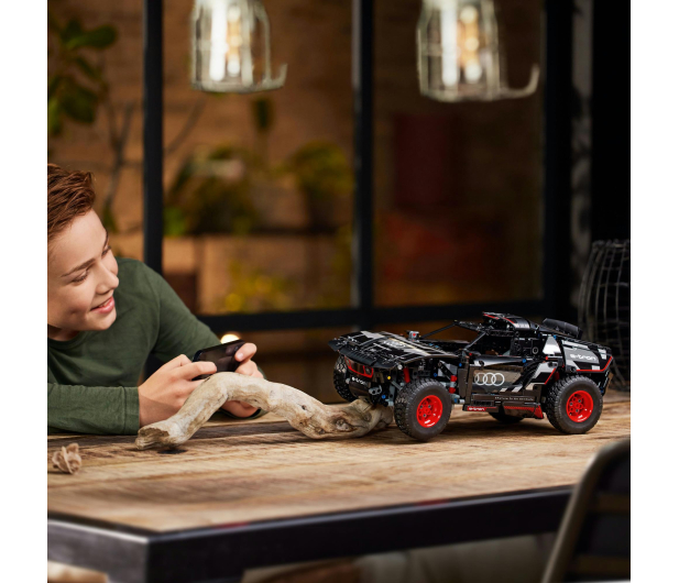 LEGO Technic 42160 Audi RS Q e-tron - 1159436 - zdjęcie 7